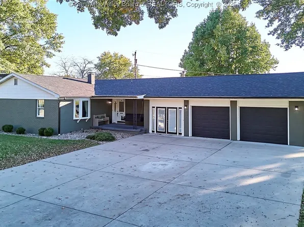 618 Fitzhugh St, Ravenswood, WV 26164