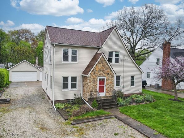 3221 Killian Rd, Uniontown, OH 44685
