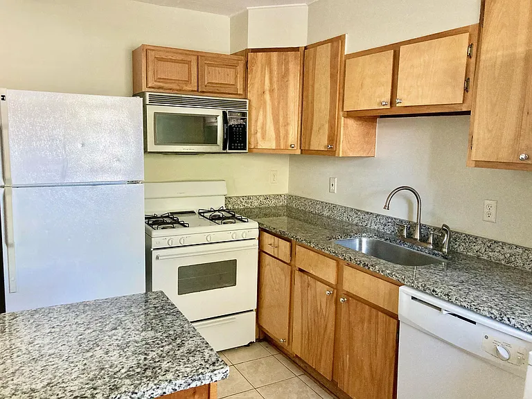 16 Reid St #3 — Photo 8