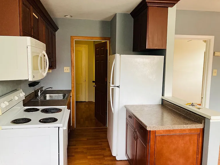 845 Western Avenue — Photo 21