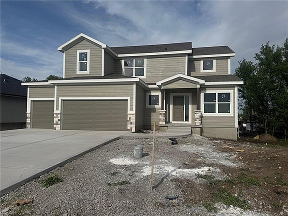 2nd image of 20727 Emerald St