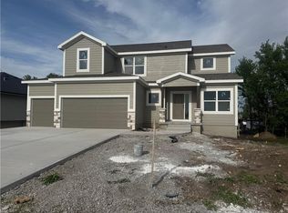 20727 Emerald St, Spring Hill, KS 66083