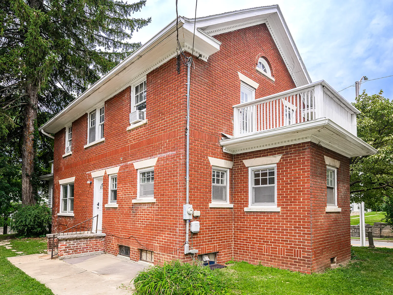 5 bed, 1862 sqft, $5,000 — Photo 3