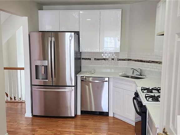 5th image of 17 Rondell Ln #190