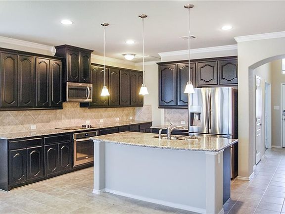 5th image of 605 Ravenwood Dr