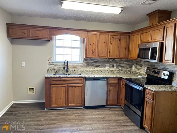 3rd image of 102 Langdon Ct