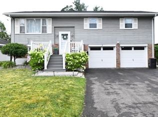 30 Royal Brook Ln, New York Mills, NY 13417
