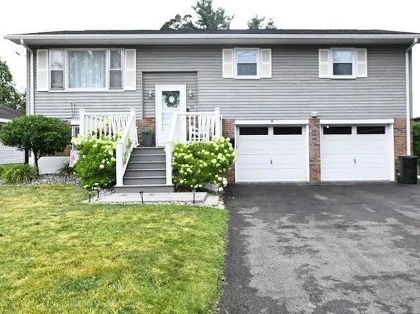 30 Royal Brook Ln, New York Mills, NY 13417