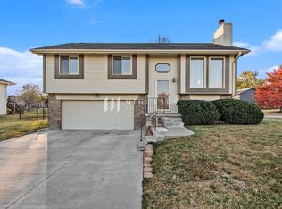 15141 Rock Creek Dr, Omaha, NE 68138