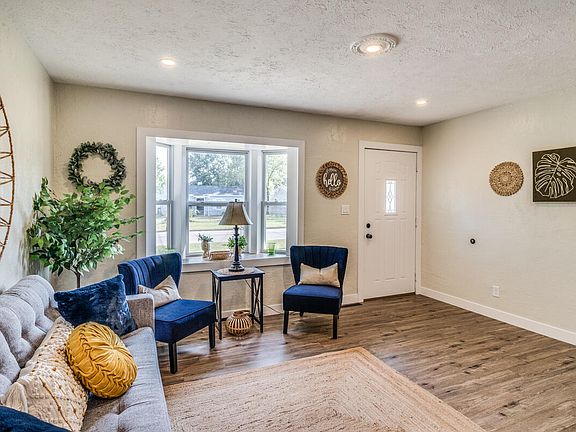 3rd image of 120 Ardmoor Dr