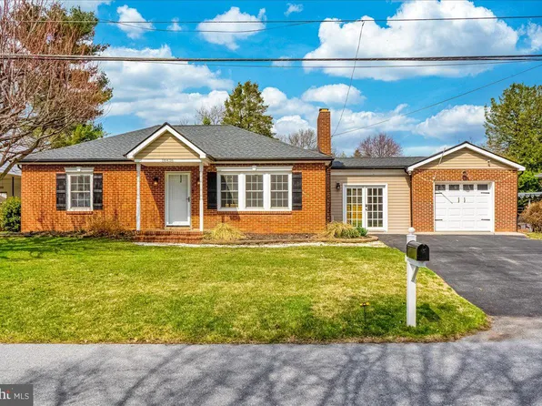 18436 Woodside Dr, Hagerstown, MD 21740