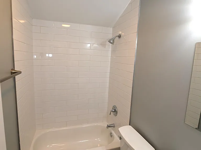 New Full Bathroom!