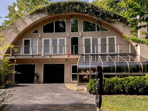 21 Charles Dr, Caseyville, IL 62232