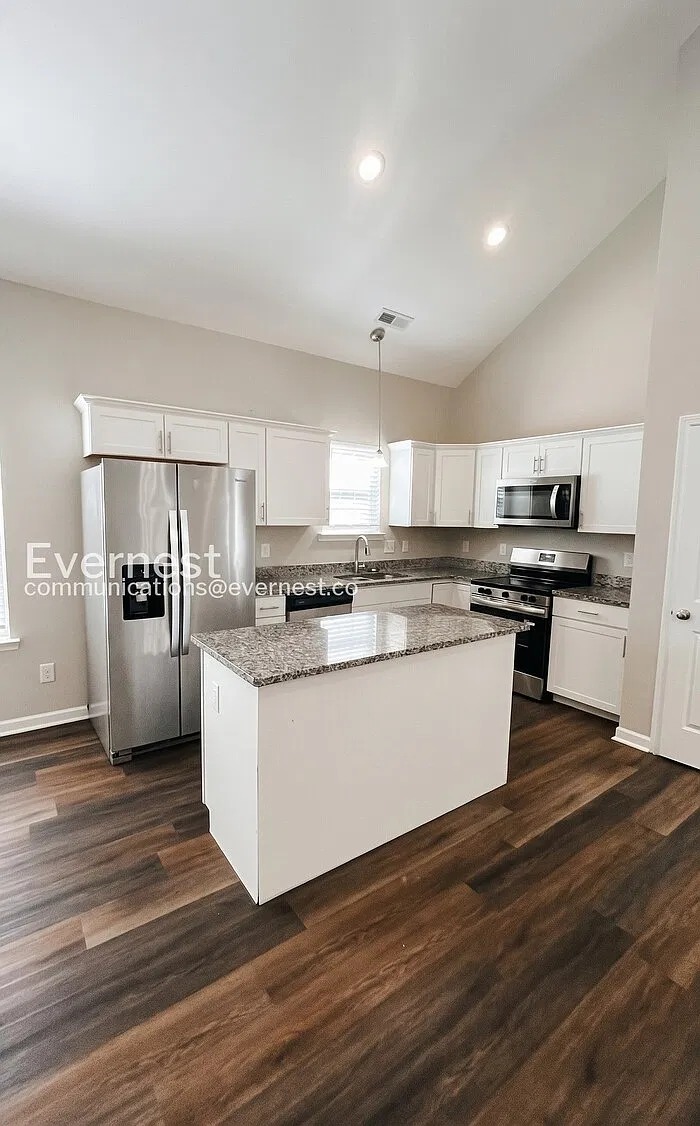 3 bed, 2.0 bath, 1336 sqft, $1,495 — Photo 4