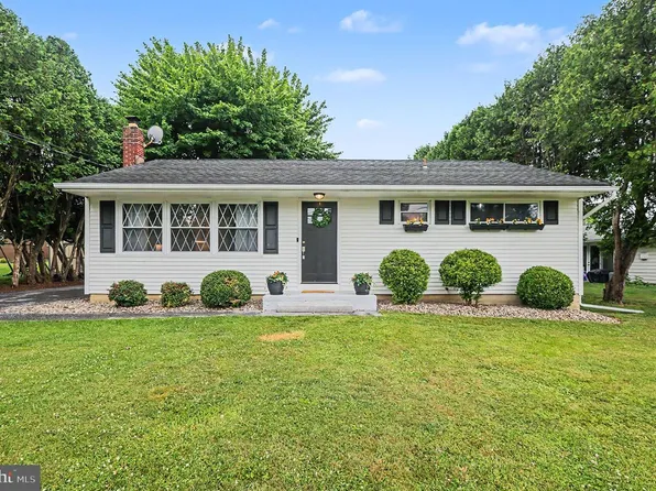 6020 William Dr, Mechanicsburg, PA 17050