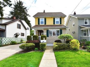 60 E Saint Marks Pl, Valley Stream, NY 11580