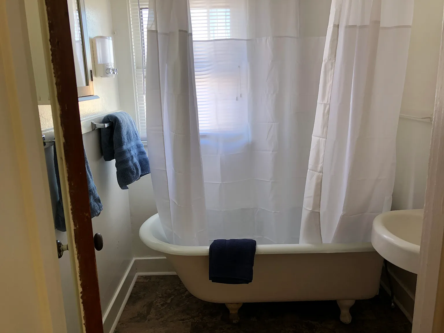 1 bed, 750 sqft, $1,250 — Photo 2