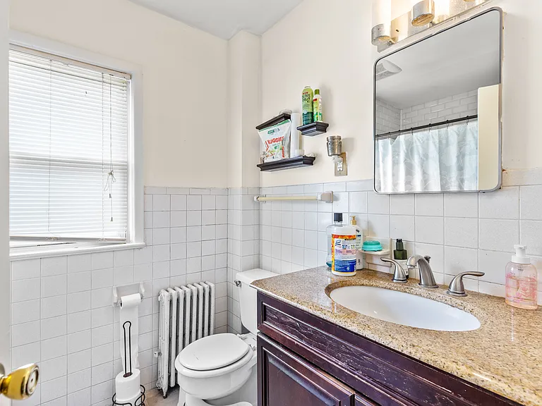139 Van Ave — Photo 10