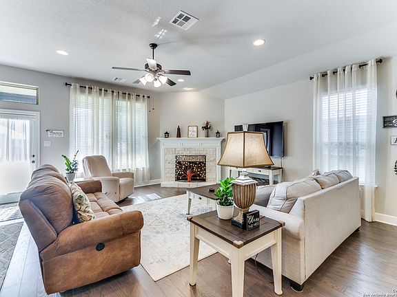 5th image of 233 WOODS OF BOERNE BLVD