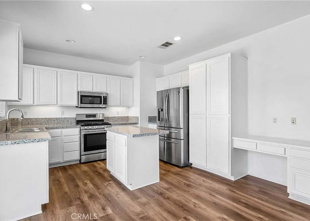 4 bed, 2078 sqft, $800 — Photo 3
