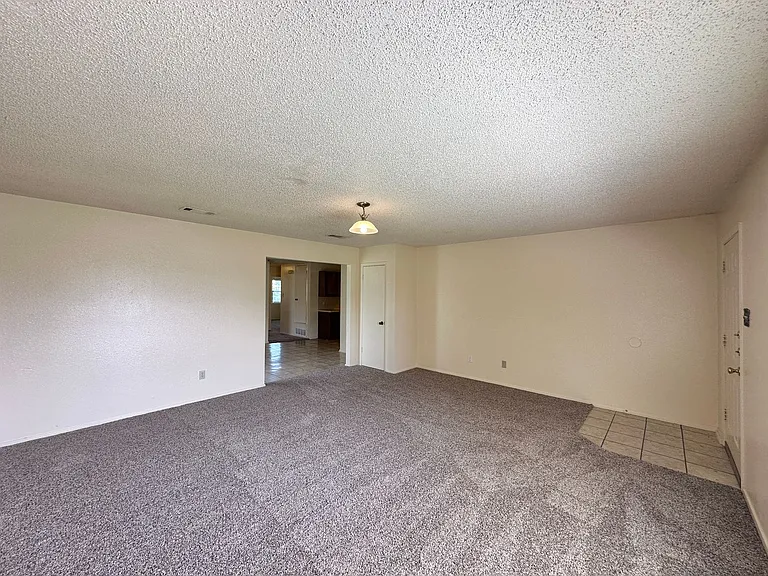 2706 Boyd Ave — Photo 4