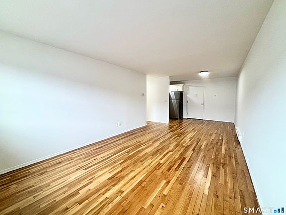 5th image of 637 Cove Rd Unit A15