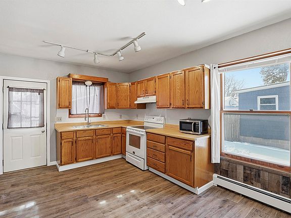 5th image of 221 E Winnebago St