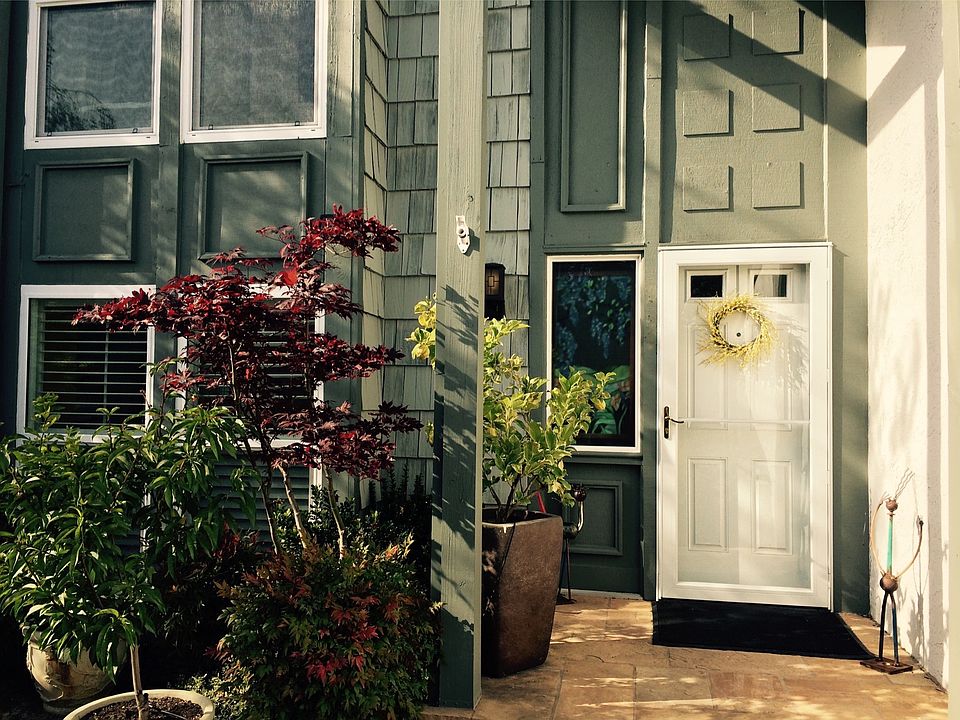 1st image of 959 Diaz Ln