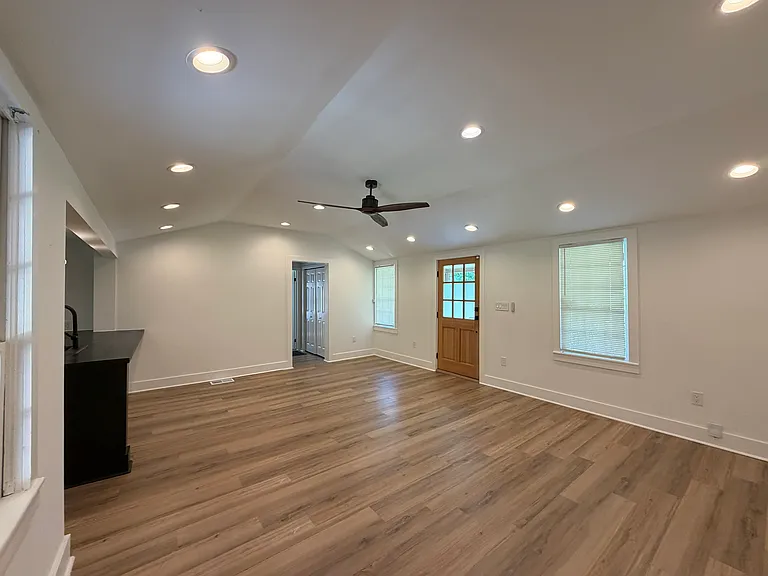 1627 Wainwright Dr SE — Photo 7