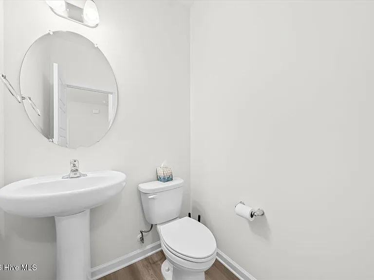 423 Bassett Ln — Photo 7