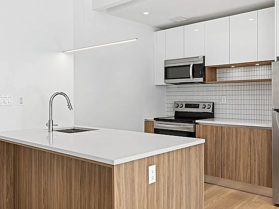 4th image of 100 Lenox Rd APT 5H