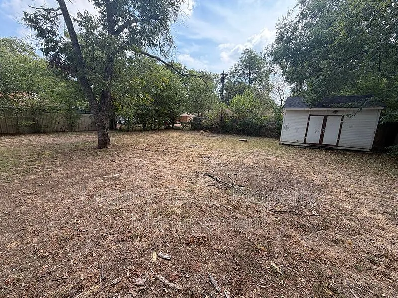 3 bed, 2.0 bath, 1600 sqft, $1,800 — Photo 4