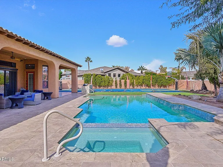 351 N Cloverfield Cir — Photo 10