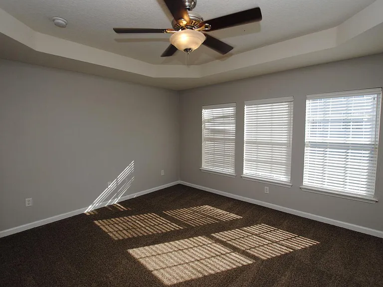 4038 Lionheart Dr — Photo 13