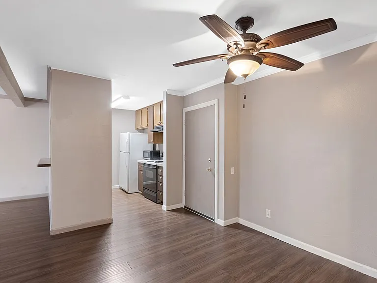 5460 White Oak Ave #F101 — Photo 10