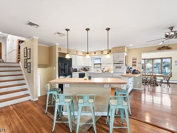 2nd image of 15 Ridge Rd