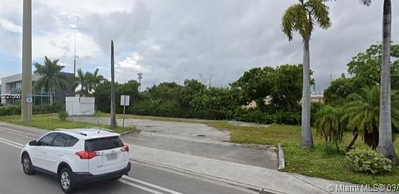 5th image of 18560 Biscayne Blvd