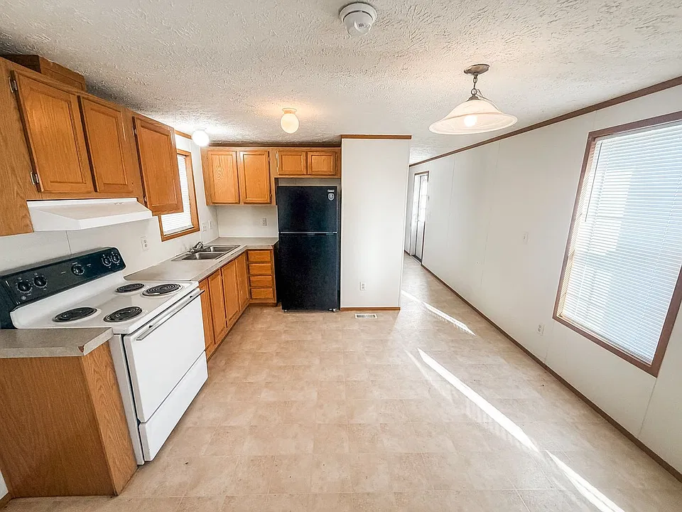 422 E Fountain Rd