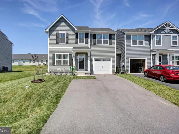 774 Raeann Dr, Greencastle, PA 17225