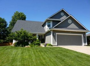 305 NW Ponderosa St, Lees Summit, MO 64064
