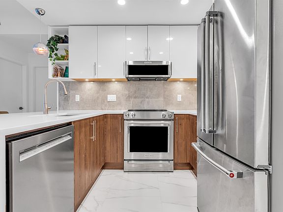 5th image of 11703 Fraser St #202
