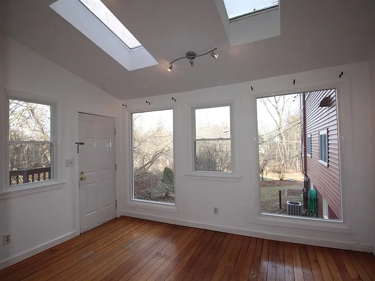 16 Middlesex St #11 — Photo 3