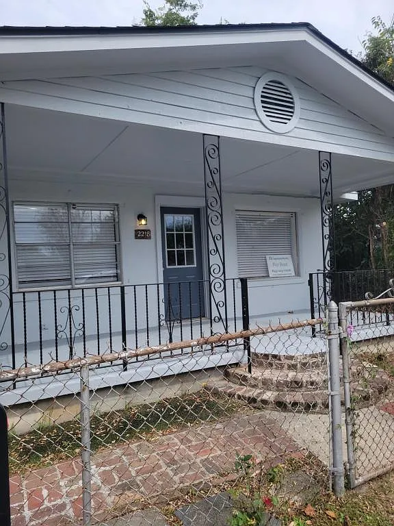 2218 Odessa Dr — Photo 2
