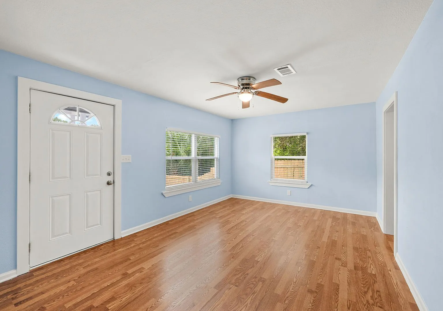 Fully Remodeled Downtown Pensacola Home — Photo 4