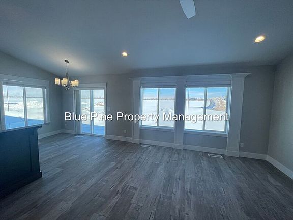 5th image of 387 W Saddle Ln