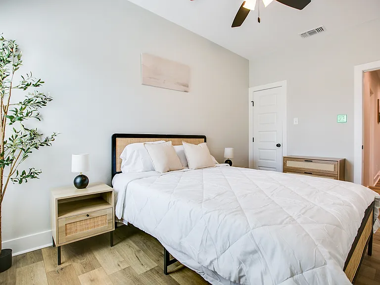1009 Holiday Dr — Photo 20