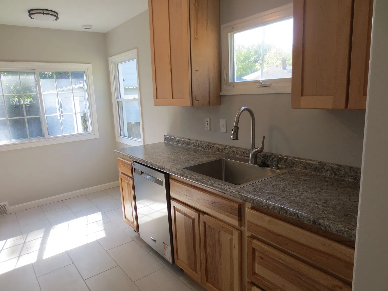 6 bed, 1644 sqft, $2,000 — Photo 4
