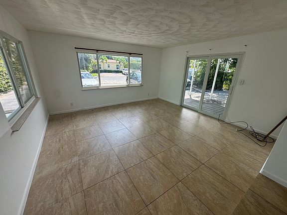 4th image of 631 NE 17th Way APT 1