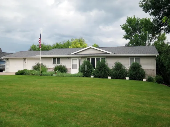 1006 Ridgewood Dr, Decorah, IA 52101