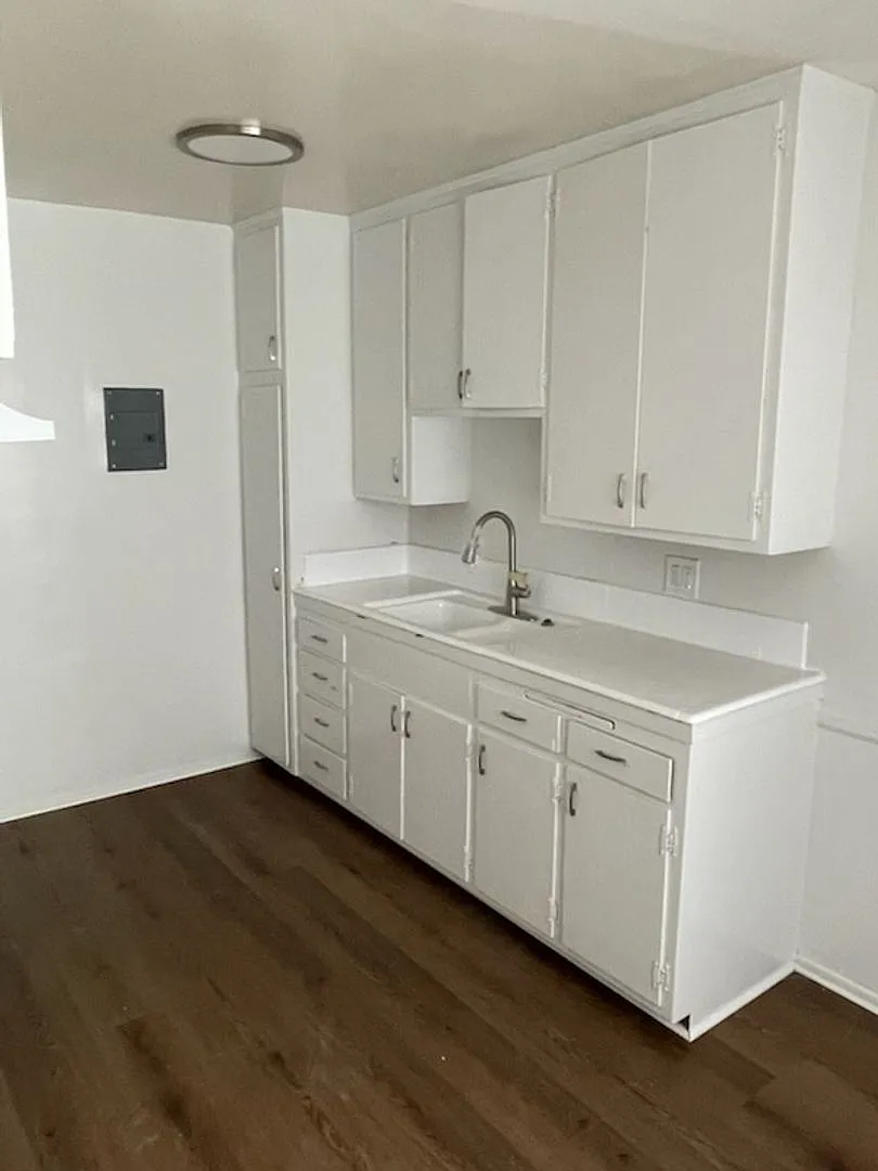 Apt 1970 Beachwood (Rso) — Photo 1